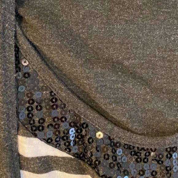 Almost Famous Woman's Sz L Top Gray & Black - Picture 3 of 6